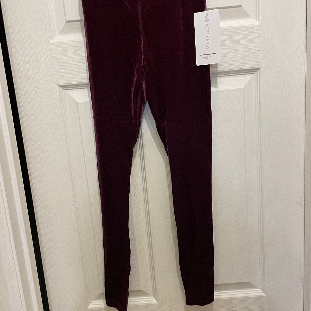 Brand new Athleta Elation Velvet tight size XS